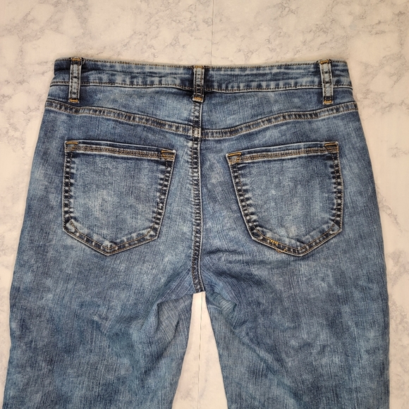 Apt 9 Acid Wash Jean Midrise 4 - Picture 4 of 10